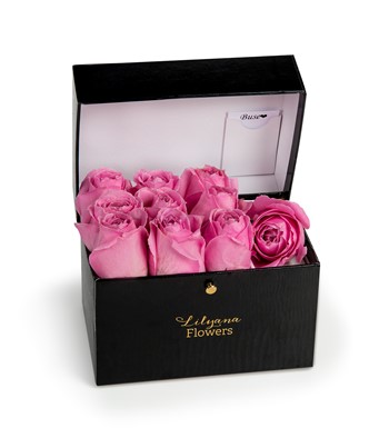 Lilyana Flowers - Dikdörtgen Siyah Kutuda Pembe Gül
