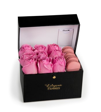 Lilyana Flowers - Dikdörtgen Siyah Kutuda Macaronlu Pembe Gül
