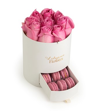 Lilyana Flowers - Yuvarlak Küçük Beyaz Kutuda Macaronlu Pembe Gül