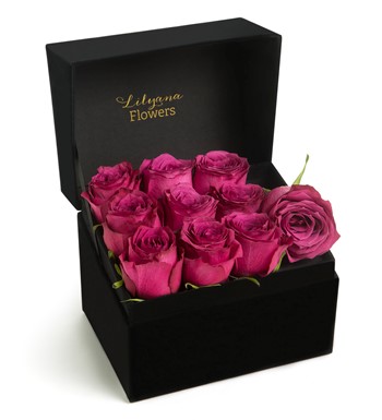 Lilyana Flowers - Dikdörtgen Kadife Küçük Siyah Kutuda  Fuşya Gül