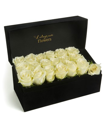 Lilyana Flowers - Dikdörtgen Kadife Büyük Siyah Kutuda  Beyaz Gül