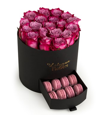 Lilyana Flowers - Yuvarlak Büyük Siyah Kutuda Macaronlu Lila Gül