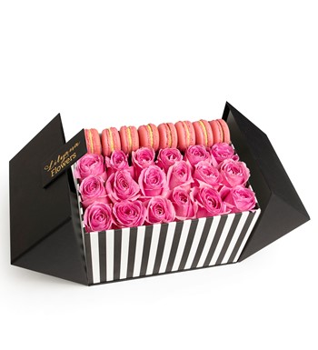 Lilyana Flowers - Çizgili Kutuda Macaronlu Pembe Gül