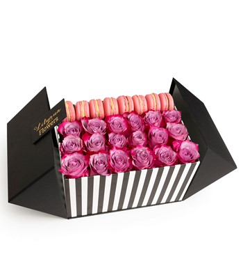 Lilyana Flowers - Çizgili Kutuda Macaronlu Lila Gül