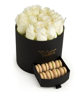 Lilyana Flowers - Yuvarlak Büyük Siyah Kutuda Macaronlu Beyaz Gül