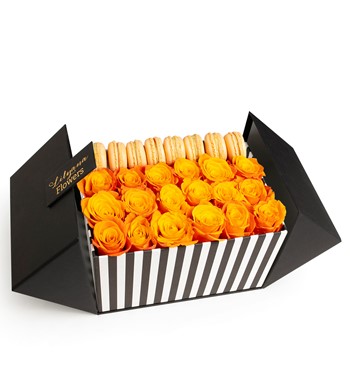 Lilyana Flowers - Çizgili Kutuda Macaronlu Turuncu Gül