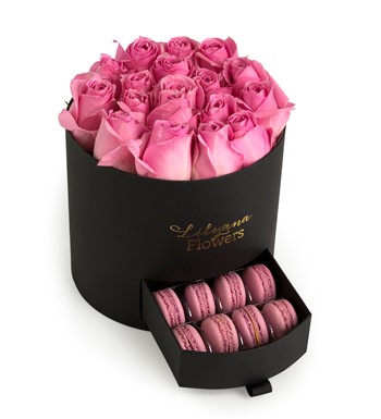 Lilyana Flowers - Yuvarlak Büyük Siyah Kutuda Macaronlu Pembe Gül