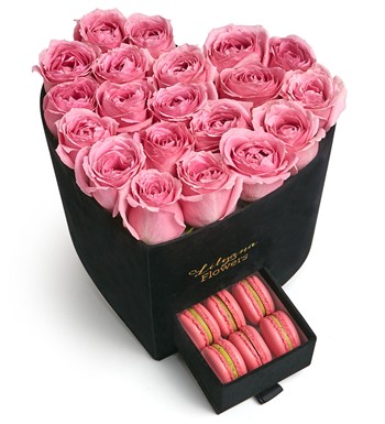 Lilyana Flowers - Kadife Kalpli Kutuda Macaronlu Pembe Gül