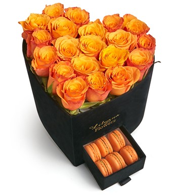 Lilyana Flowers - Kadife Kalpli Kutuda Macaronlu Turuncu Gül