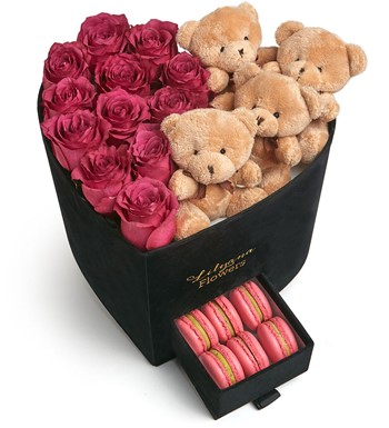 Lilyana Flowers - Kadife Kalpli Ayıcıklı Kutuda Macaronlu Fuşya Gül