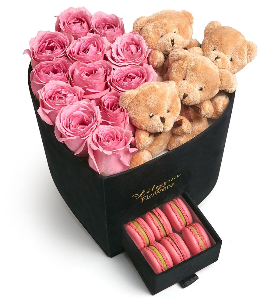 Kadife Kalpli Ayıcıklı Kutuda Macaronlu Pembe Gül