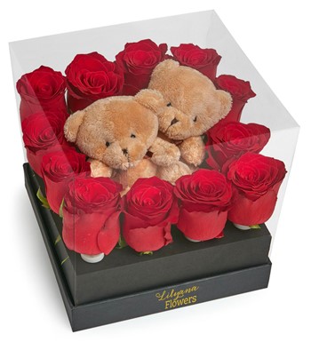 Lilyana Flowers - Şeffaf Ayıcıklı Kutuda Kırmızı Gül