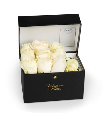 Lilyana Flowers - Dikdörtgen Siyah Kutuda Beyaz Gül