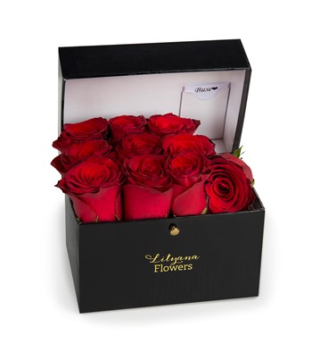 Lilyana Flowers - Dikdörtgen Siyah Kutuda Kırmızı Gül
