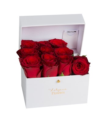 Lilyana Flowers - Yuvarlak Beyaz Kutuda Ayıcıklı Çikolatalı Lila Gül